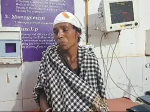 जमुई में बच्चों के बीच हुए खेल विवाद में दबंग पड़ोसी ने घर में घूसकर मारा, पति-पत्नी घायल, इलाज जारी