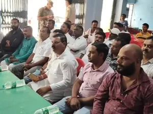 नगर परिषद तथा ग्राम पंचायत के जनप्रतिनिधियों के साथ जमुई पुलिस अधीक्षक की यातायात व्यवस्था सुधारने के लिए बैठक